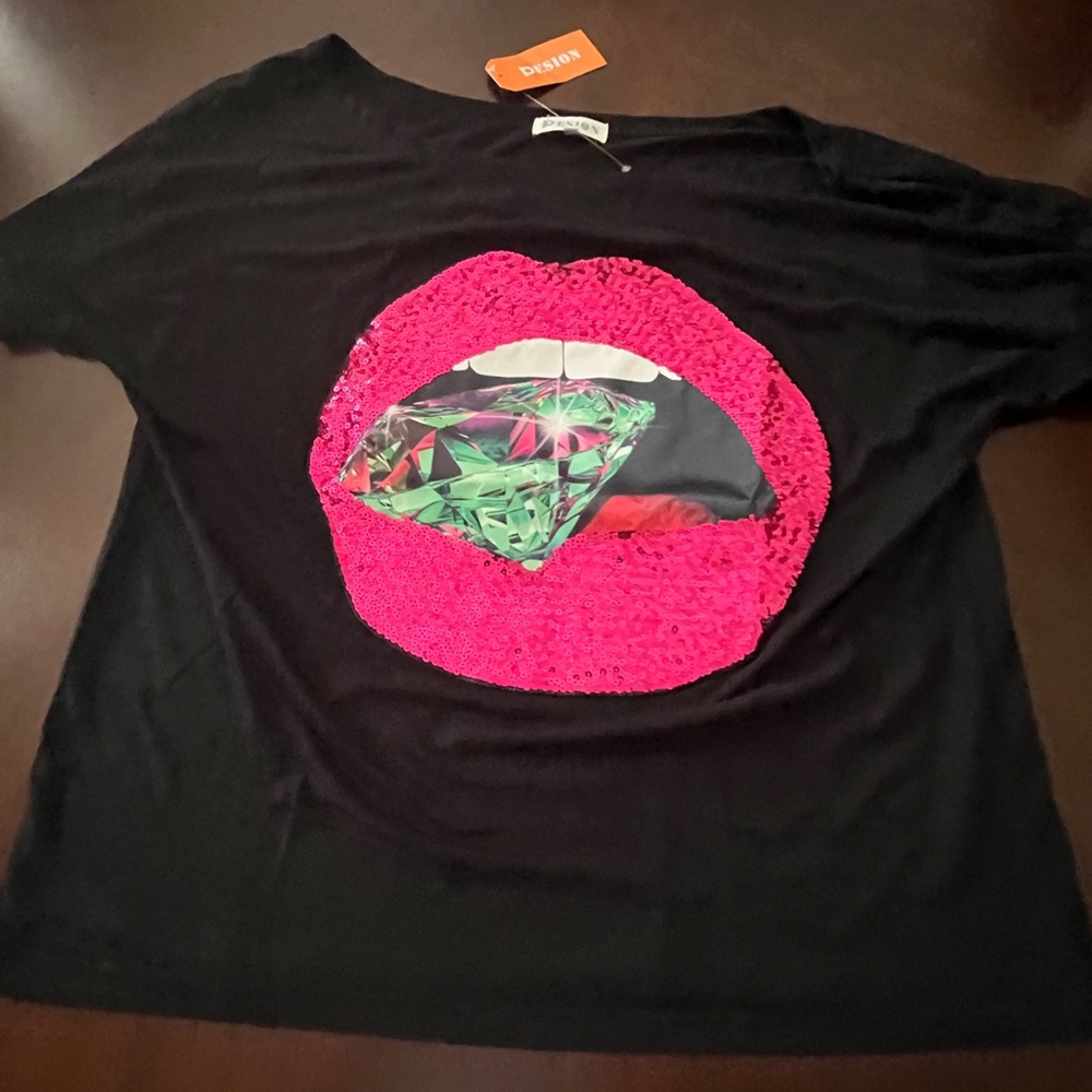 Pesion t-shirt NWT 💋💎